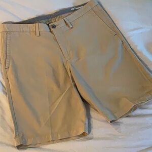 Tommy Bahama NWOT Tan Flat Front Shorts